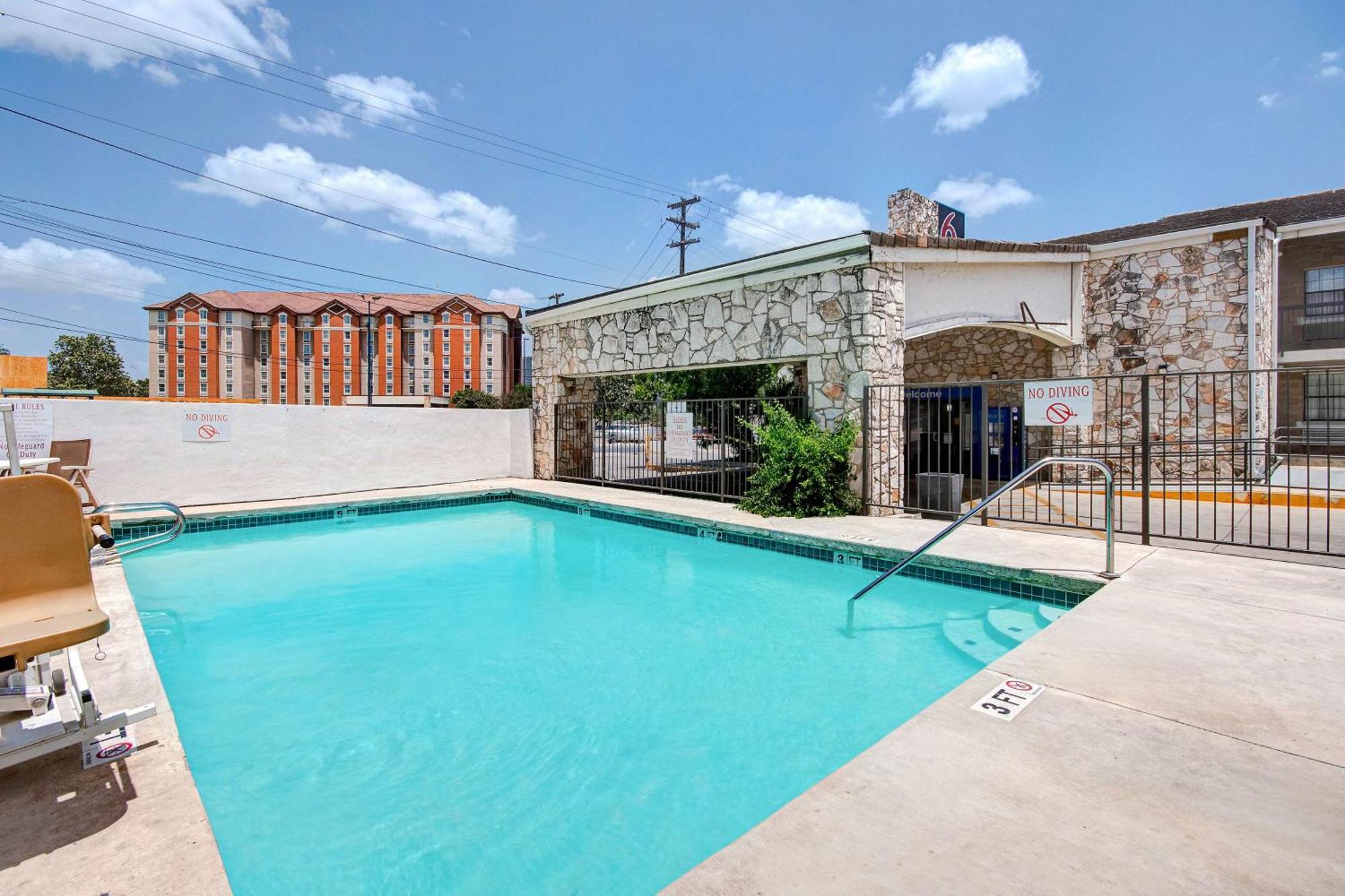 Studio 6 San Antonio Tx Northwest Medical Center Exterior foto